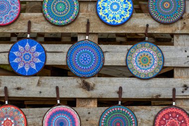 Zhuang, Çin 'in Guangxi şehrinde Zhuang milliyetçiliğinin özelliklerine sahip yuvarlak plaka deseni.