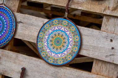 Zhuang, Çin 'in Guangxi şehrinde Zhuang milliyetçiliğinin özelliklerine sahip yuvarlak plaka deseni.