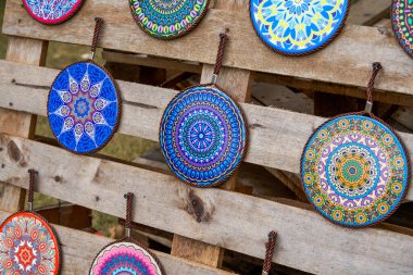 Zhuang, Çin 'in Guangxi şehrinde Zhuang milliyetçiliğinin özelliklerine sahip yuvarlak plaka deseni.