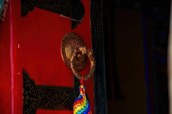 Ворота Барвисті Прикраси Тибетських Буддійських Монастирів Тибеті — стокове фото