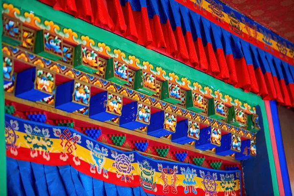 Тибетська Мова Малювала Дахи Тибетського Буддійського Монастиря — стокове фото