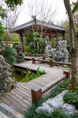 Lüks antik Çin geleneksel kraliyet bahçelerinin antik binaları.