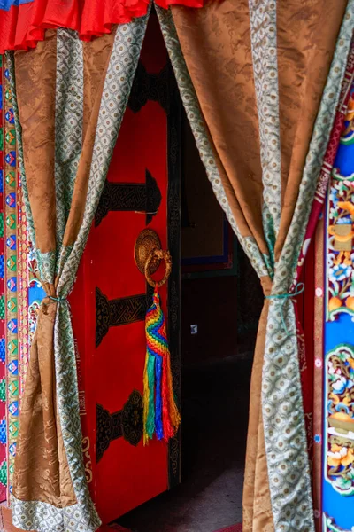 Puertas Coloridas Decoraciones Monasterios Budistas Tibetanos Tíbet — Foto de Stock