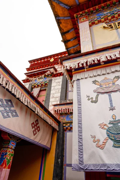 Schönes Goldüberdachtes Rot Lackiertes Tibetisch Buddhistisches Kloster Tibet — Stockfoto