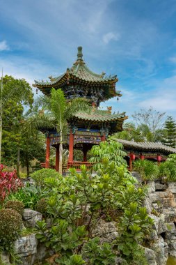 Lüks antik Çin geleneksel kraliyet bahçelerinin antik binaları.