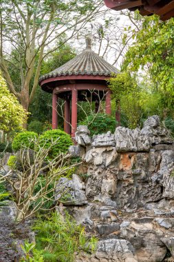 Lüks antik Çin geleneksel kraliyet bahçelerinin antik binaları.