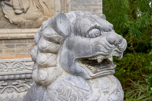 Крупный План Традиционного Китайского Каменного Льва — стоковое фото
