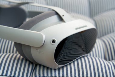 Yüksek teknolojili sanal gerçeklik kafaya monte edilmiş bir ekran