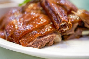 Çıtır çıtır ve lezzetli Kanton usulü kızarmış kaz.