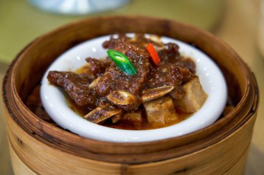 Sabah çayı için Çin usulü Çin usulü Çin yemeği, karabiberli buharda pişmiş biftek.