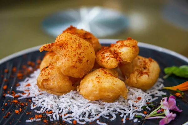 stock image A plate of crispy and delicious fried shrimp balls