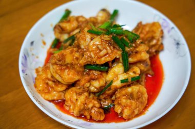 Lezzetli ev yapımı, kızarmış karides köftesi.