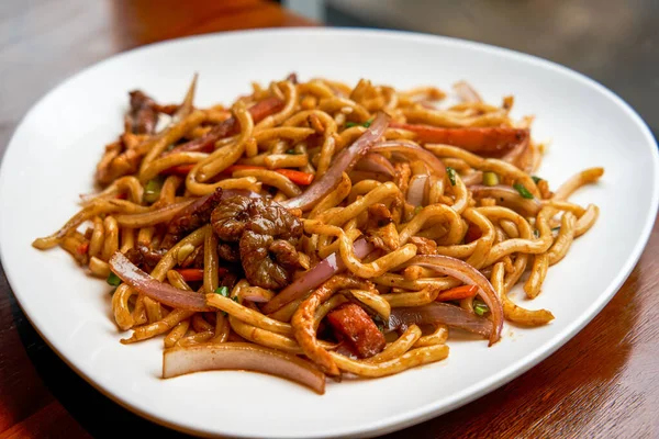 stock image A plate of delicious beef fried udon noodles