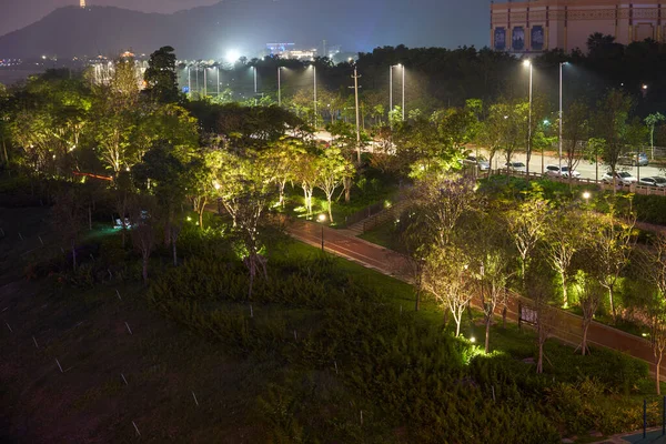 Νυχτερινή Θέα Της Πίστας Τζόκινγκ Στο Παραποτάμιο Πάρκο Της Πόλης — Φωτογραφία Αρχείου