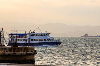 Hong Kong denizinde yolcu gemisi