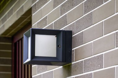 Kutu modern duvar lambasının yakın çekimi
