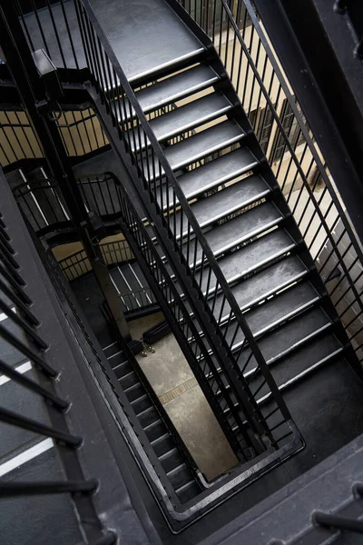 香港历史建筑大观的内部简约混凝土楼梯 — 图库照片