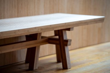 İç tasarım için minimalist tasarımla ahşap bank gevşetiyor