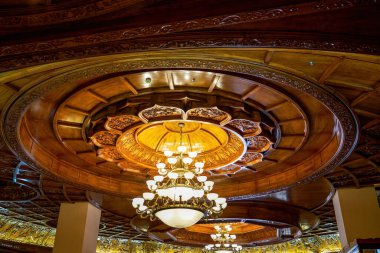 Çin tarzı büyük avize. Lüks iç dekorasyon tasarımı.