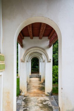 Longzhou 'da, Guangxi' de, Çin 'de, Yexiu Bahçesi' nde, Qing Hanedanlığı 'nın sonlarındaki güneydeki yerleşim birimlerinde.