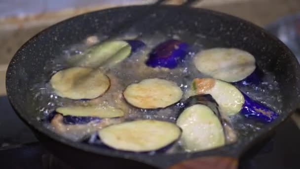 Chef Frit Des Aubergines Farcies Des Aubergines Farcies Viande Dans — Video