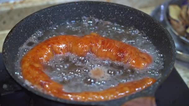 Koki Menggoreng Usus Babi Dalam Panci Menggoreng Babi Tujuh Inci — Stok Video