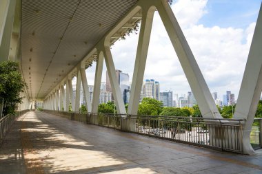 Şehirdeki üst geçitler ve yaya köprüleri