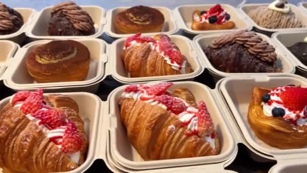 Různé Styly Francouzských Crme Croissants Vyplnit Stůl Pekárně — Stock video