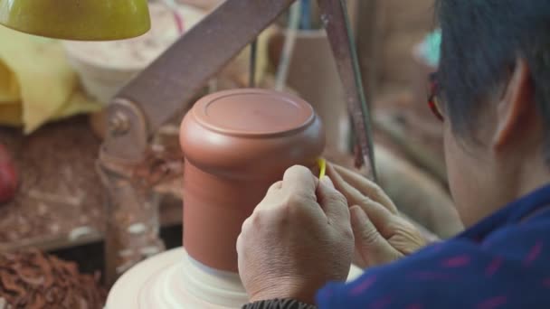 Produksjonsarbeidere Ved Nixing Keramikk Produksjonsfabrikk Qinzhou Guangxi Kina – stockvideo