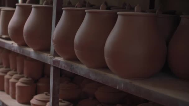 广西钦州牛星制陶厂粘土胚体研究 — 图库视频影像