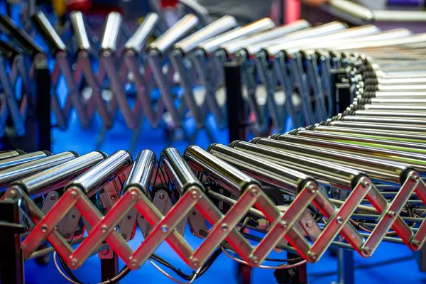 Yepyeni endüstriyel taşıma bandı.