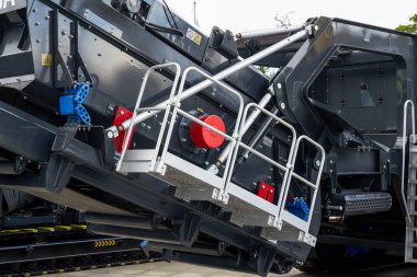 Bazı büyük inşaat makinelerinin ve ekipmanların yakın çekimleri