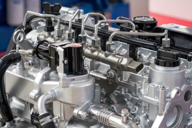 Yeni kompleks bir otomotiv içten yanmalı motorun yakın plan görüntüsü