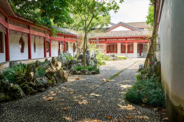 Klasik ve zarif geleneksel Çin kraliyet bahçeleri ve antik binalar
