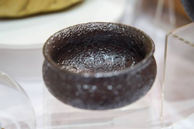 Çaydanlık ve çay takımlarının yakın çekimi geleneksel Çin çay içme kültürü.