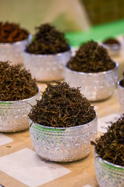 Çay dükkanında satılık kaliteli Çin çayının yakın çekimi.