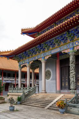 Muhteşem ve enfes bir Çin Budist tapınak salonu.