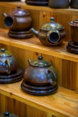 Qinzhou, Guangxi, Çin 'den zarif ve klasik Nixing seramikleri.