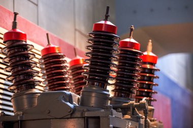 Modern elektrik endüstrisinde kullanılan elektrikli ekipmanlara yakın çekim