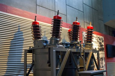 Modern elektrik endüstrisinde kullanılan güç ekipmanlarına yakın çekim