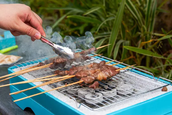 Outdoor portable disposable barbecue grill lamb kebabs