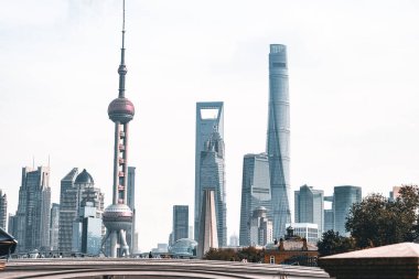 Pudong, Şangay, Çin 'deki hareketli binalar ve Doğu İnci Kulesi