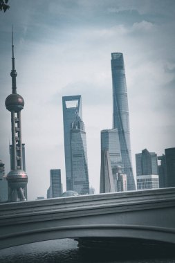 Pudong, Şangay, Çin 'deki hareketli binalar ve Doğu İnci Kulesi