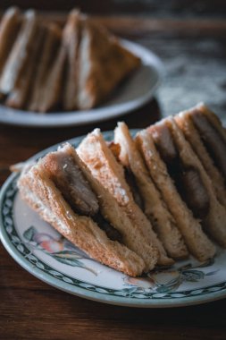 Domuz pirzolası, Çin 'in Macau şehrinde klasik bir sokak yemeği.