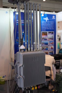 Profesyonel bir iletişim cihazının antenine yakın çekim