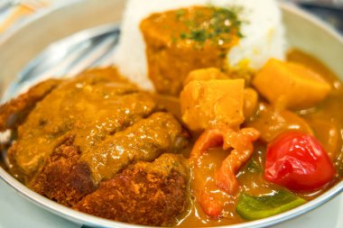 Hong Kong çay restoranı hızlı yemek, körili domuz pirzolası.