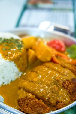 Hong Kong çay restoranı hızlı yemek, körili domuz pirzolası.