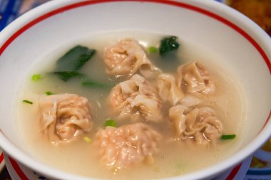 Lezzetli Kanton usulü karides wontonları yakın plan.