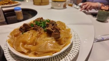 Guangzhou otellerinde lezzetli ve nefis Kanton sabah çayı Dim Sum