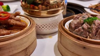 Guangzhou otellerinde lezzetli ve nefis Kanton sabah çayı Dim Sum